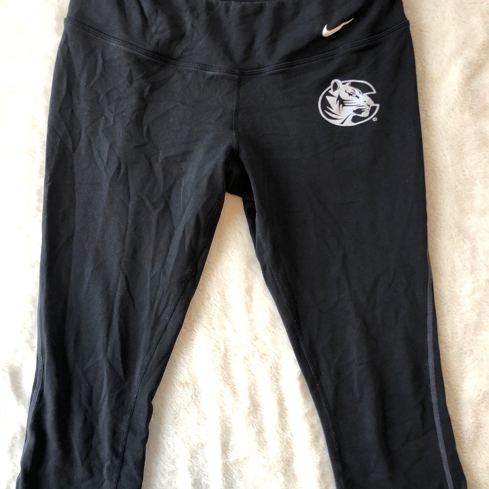 Nike Sports Logo Crop Track Pants